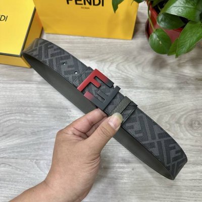 Fendi芬迪专柜同款 宽4.0Cm 双环正反用腰带 Ff按钉搭扣 灰色Cuoio Romano皮革材质 反面面料带有烟草黄和黑色Ff图案 四方金属饰面 时尚经