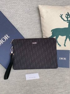 专柜正品有售 顶级原单质量 Dior迪奥Oblique手拿包 配专柜图片盒子 型号：A251 A5手拿包 米色和黑色 Oblique 印花 外部饰以金属覆层黄铜