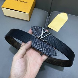L0Uis Vuitt0N 今季新品 原單腰帶 寬度35毫米 經典防水帆布面料進口水波紋小牛皮做底 搭配新款精鋼五金 可雙面使用佩戴