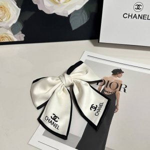 特 配专柜包装 Chanel 香奈儿 最新蝴蝶结中古发夹# 信我！人手必备的单品 这件必须买 洋气神仙颜值 小仙女要收了它，谁戴谁好看～