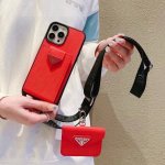 Prada▼普拉达 卡包斜挎 套件 金属Logo十字纹皮革软边全包手机壳，官网同步发售 Iphone16系列更新 型号：为了不出现报错型号，请打开本机查看手机设