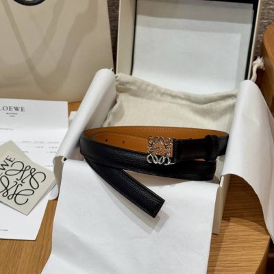 Ewe女士腰带 鹅卵石纹皮革腰带，Anagram搭扣*Anchor腰带 Cm宽度 五孔调节. 宽度 Cm.