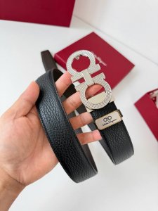 品名：菲拉格慕.Ferrgamo腰带 皮带 原单 型号：挂扣，纯铜材质经典挂扣，实物拍摄，头层牛皮 材料：百分百头层牛皮，保证真皮。纯铜材质，真空电镀永不掉色，