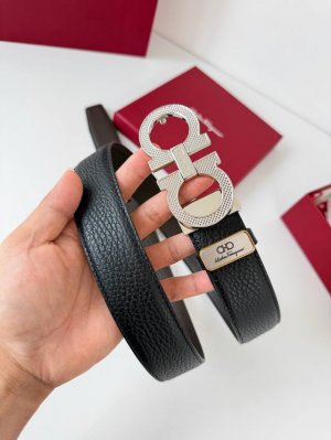 品名：菲拉格慕.Ferrgamo腰带 皮带 原单 型号：挂扣，纯铜材质经典挂扣，实物拍摄，头层牛皮 材料：百分百头层牛皮，保证真皮。纯铜材质，真空电镀永不掉色，