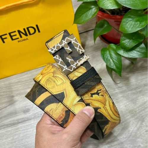 Fendi 芬迪 专柜同款 宽4.0Cm 双环正反用腰带 Ff按钉搭扣 黑色Cuoio Romano皮革材质 反面面料带有烟草黄和黑色Ff图案 四方金属饰面 时