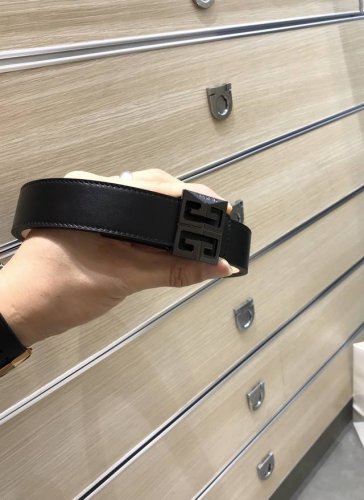 配送专柜包装 打孔针 批 宽30Mm，原单进口小牛皮 头层牛皮，搭配原单钌钯电镀Gg扣，手感.油边近乎完美，原产皮料定制，质感无可挑剔，出众的细节，高清实拍，货