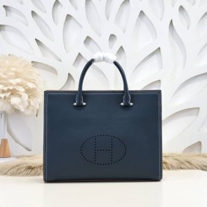Hermes-爱马仕最新款男士公文包采用原版小牛皮 皮质柔软 手感超赞 配置密码 高端五金拉链头 做工细节精致 爱马仕专用里布 时尚休闲 高档实用 二色可选尺寸