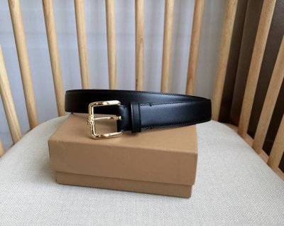 特 Burberry 巴宝莉专柜同步上新意大利精制的腰带宽:3.0Cm 精致优雅 女神的最佳搭配