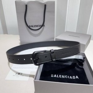 Balenciaga 巴黎世家 Suit黑色双面牛皮革腰带，饰以做旧金属配件精品扣头打造 ，尾部有个孔位调节，柔软细腻，时尚休闲易搭配，商务百搭大方，不失精致高