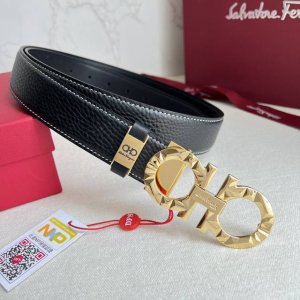品名：菲拉格慕.Ferrgamo腰带 皮带 原单 型号：挂扣，纯铜材质经典挂扣，实物拍摄，头层牛皮 材料：百分百头层牛皮，保证真皮。纯铜材质，真空电镀永不掉色，