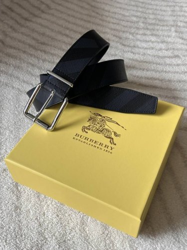 Bur～Berry 巴～宝莉 专柜同款 男士休闲腰带 宽3.5Cm精选品牌标志性 London 蓝格纹，搭配原版平滑牛皮 哑黑五金扣环镌刻 Bur～Berry