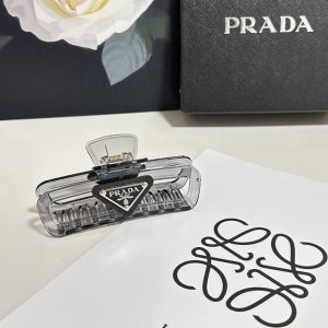 特 配专柜包装 Prada 普拉达 最新爆款来啦中古Vintage复古抓夹优雅的Girl值得入手 非常好搭配 气质有品位
