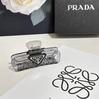 特 配专柜包装 Prada 普拉达 最新爆款来啦中古Vintage复古抓夹优雅的Girl值得入手 非常好搭配 气质有品位