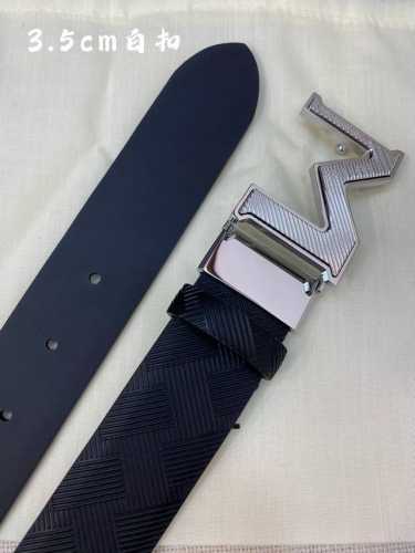 Montblanc万宝龙 宽3.5Cm 采用头层牛皮 精品针式扣头 自由裁剪商务休闲皮带