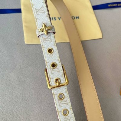 特 L0Uis Vuitt0N 今季新品 驴家女士原單腰帶 寬度25毫米 定制牛仔布面搭配裸色小牛皮底 全新开模针扣 小花五金戒子效果 皮带穿孔饰有五金 经久耐