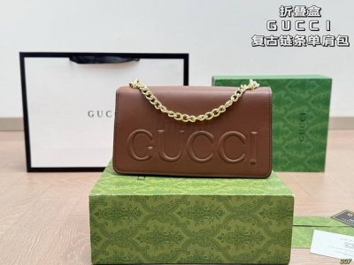 6色 折叠盒 酷奇Gucci 链条单肩包 复古韵味和精致工艺彰显独特的高级感哇 满满都是复古时髦的气质啦~ 融合了奢华与实用～ 简单背着就超级起范儿的 尺寸26