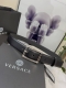 范思哲versace，这个经典的腰带由柔软的小牛皮制成，配有方形扣和精致的金属元素，路人上有希腊风格。3.5Cm宽