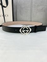 宽度4.0Cm Gucci Marmont系列每一季都会推陈出新 为灵感源于70年代的标志性镶嵌施华洛世奇元素水晶Gg钢扣 配件注入现代精髓 Supreme帆布
