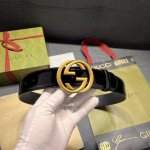 特 古奇 宽4.0Cm 新款 典藏细节与现代元素为gucci新推系列增添吸睛亮点。巧妙融入经典字母交织造型配件，以此致敬品牌创始人guccio Gucci先生。