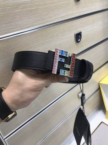 特P280 配送专柜包装 打孔针 新款 Fd 宽35Mm 支持Nfc 芯片扫描，标志造型 皮带，原版亚克力彩方钻扣，进口原版老花纹配制粒面小牛皮，高端大气，镀金