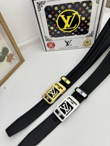 品名：Lv..路易..威登自动带 材质：原单牛皮腰带 百分百头层牛皮腰带保证真皮，24K纯钢扣，专柜原单品质、做工精细，时尚大牌，送人自用首选 包装： 请认准如