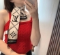 上新，Lv主打的双层真丝束发带.混专柜的来Vip推荐真正的时尚单品，向经典致敬。可作为围巾或发带使用，亦可系于包袋手柄中。~绑带.领结.飘带各种多用途国内官网也