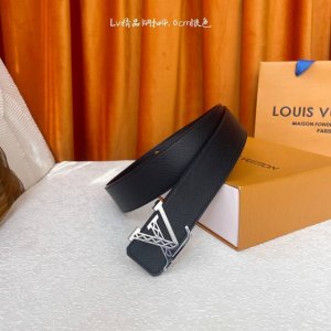 Louis Vuitton ：经典原单品质，经典手掌纹面平纹底，原单精品钢扣，精工制作，细节看图，实物拍摄，高端奢华，宽度4.0Cm