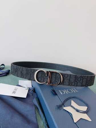 高端品质，实物拍摄 批 配全套礼盒 ：品牌：DIOR 迪奥原厂皮料，奶昔白帆布 灰色牛皮 品质毋庸置疑 没有更好 只有最好 尺寸3.5厘米 - 点击图像关闭