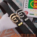 品名：古奇 皮带 原单 腰带 材料：百分百头层牛皮腰带，保证真皮皮带，专柜原单品质、做工精细，送人自用首选 包装： 请认准如图专柜包装，赠送打孔器，银联发票，宽