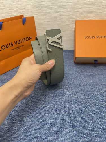 louis Vuitton 经典原单品质，荔枝纹压花搭配原版皮底，原单精品挂扣，精工制作，细节看图，实物拍摄，高端奢华，宽度4.0Cm