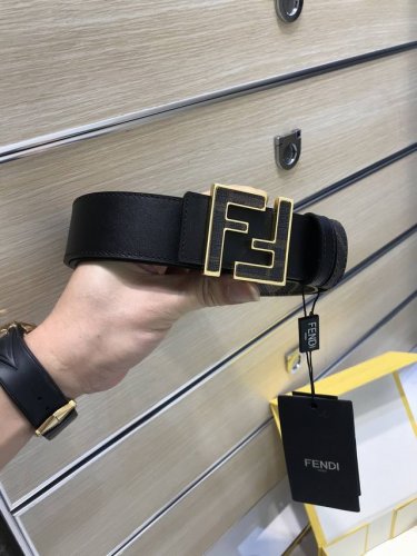 特P210 配送专柜包装 打孔针 新款 Fd 宽38Mm 支持Nfc 芯片扫描，标志造型宽皮带，原版双色F铆钉扣，进口原版 黑色小牛皮配原版老花制成，镀金表面金