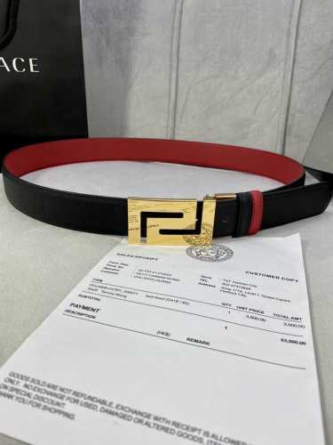 宽度3.5Cmversace 范思哲 此款柔软的手掌纹皮带饰有一个几何形状的希腊回纹别扣，既时尚又优雅。