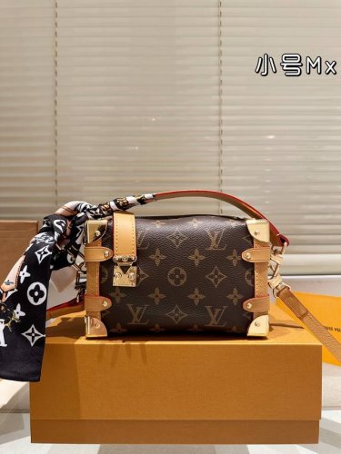 半钢五金变码芯片 折叠礼盒飞机盒 谷爱凌同款 小箱子 Lv Side Trunk 谷爱凌 盒子包 箱子包 23新款！是软软的小箱子 很多精致的小细节在里面 大