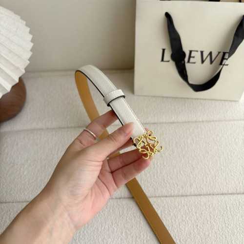 Loewe 鹅卵石纹牛皮腰带。Anagram搭扣 Anchor腰带扣 宽2.0Cm，五孔调节。暗沙色 金色