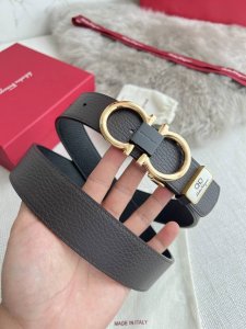 品名：菲拉格慕.Ferrgamo腰带·皮带·原单P200 型号：挂扣，纯铜材质经典挂扣，实物拍摄，头层牛皮 材料：百分百头层牛皮，保证真皮。纯铜材质，真空电镀永