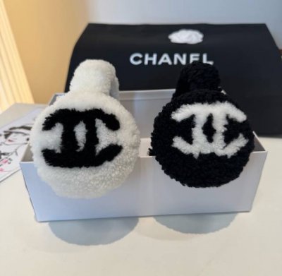 软软高羊毛毛男女同款疯狂打Call值得拥有 人间白富美,网红明星同款 香奈儿滑雪耳罩，日常保暖出行必备 滑雪日常凹造型简直太赞了 保暖打气物件 高颜值 自留黑白