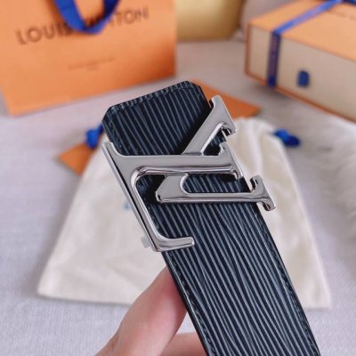 品牌:路易威登特 尺寸:39Mm 正品尺寸 五金材质:专柜精品钢扣，真空电镀，工艺精细带身材质:天然双面头层牛皮、质感超赞，手感柔软，对版车线，对版线色