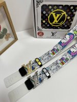 品名：Lv..路易..威登 材质：原单牛皮腰带 百分百头层牛皮腰带保证真皮，24K纯钢扣，专柜原单品质、做工精细，时尚大牌，送人自用首选 包装： 请认准如图专柜