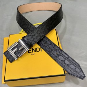 Fendl 芬迪 专柜同款 宽40Mm双面原版小牛皮 搭配单钌钯电镀扣 完美的手感.油边 出众的设计.风格 高贵奢华 时尚大方 高清实拍 货真价实 品质保证 双