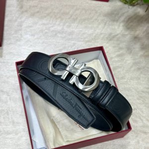 菲拉格慕 原单品质 风格华贵典雅，以传统手工设计和款式新颖誉满全球。 搭配精品铜扣 意大利进口头层皮 ， 宽3.5Cm。