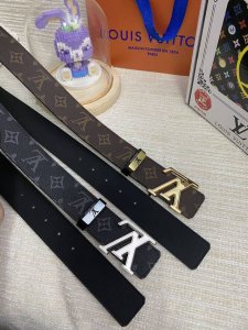 品名：Lv..路易..威登原单 材质：原单牛皮腰带 百分百头层牛皮腰带保证真皮，24K纯钢扣，专柜原单品质、做工精细，时尚大牌，送人自用首选 包装： 请认准如图