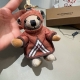 Burberry代工厂P小熊挂件，巴宝莉毛衣泰迪熊钥匙扣包饰挂件 温柔到心里 准备已久、精致自留 ！ 内部填充物与专柜一致，手感真的很赞 五金扣全部采用电镀工艺