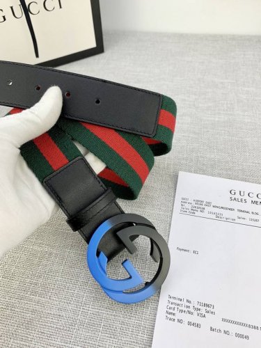宽度4.0Cm G U C C I 经典帆布织带腰带 头尾用采头层小皮牛的点缀 配以织纹质皮滚边和原单钢扣。夏季男百女搭款 上身效超果级棒
