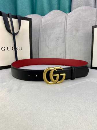 宽度4.0Cm Gucci 互扣式双g带扣，源自品牌现代风格典藏设计，经过重新诠释而别具新意。呈现于纤细的皮革腰带之上。 - 点击图像关闭
