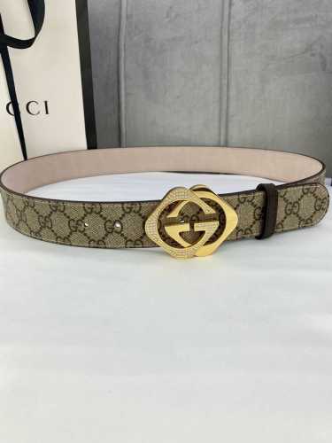 宽度4.0Cm Gucci Marmont系列每一季都会推陈出新 为灵感源于70年代的标志性镶嵌施华洛世奇元素水晶Gg钢扣 配件注入现代精髓 Supreme帆布