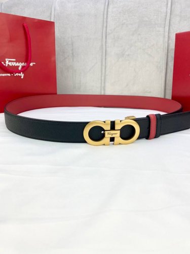 特P180 宽度3.5Cm Ferragamo（菲拉格慕）手掌纹纹双面头层牛皮配有复古金属Gancio扣。该皮带可调节，且能根据需要剪裁达到修身效果 /