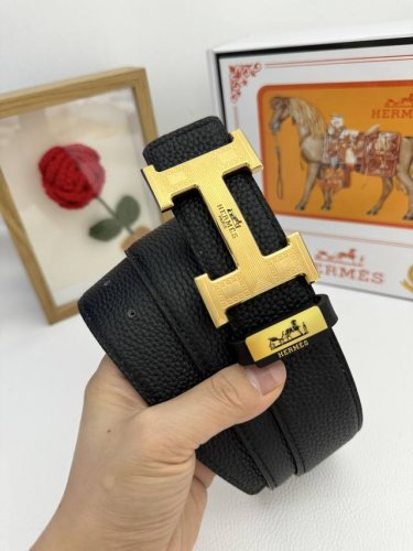 品名：爱马仕.Hermès 原单 材质：原单牛皮腰带 百分百头层牛皮腰带保证真皮，24K纯钢扣，专柜原单品质、做工精细，时尚大牌，送人自用首选 包装： 请认准如