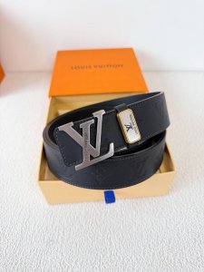 品名 Lv..路易..威登腰带皮带原单 型号 挂扣 经典纯钢材质挂扣 头层牛皮 图片实物拍摄 材料 头层牛皮 挂扣系列 纯钢材质扣头 钯镀电镀工艺永不掉色 经典