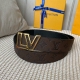 寬40Mm 同步新款！Lv Shape雙面腰帶以全新togo荔枝紋小牛皮 壓花絲印而成的藍色大logo圖案 搭配亮光lv Shape搭扣 外形時尚.正裝和便裝皆