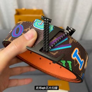 驢家新品 寬度40Mm Ss21新品 驢家與nba聯名合作款 寬度40Cm 全新帆布配有彩色nba字樣 襯托與顏色相呼應小牛皮 搭配316精鋼經典搭掛扣 Nba